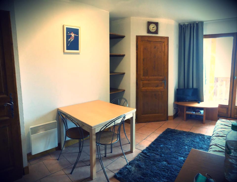 Superbe T2, deux minutes à pied des pistes Apartment in Provence-Alpes-Côte d'Azur