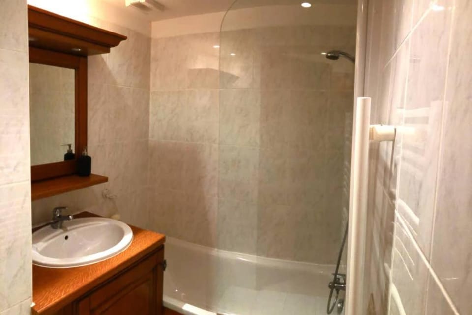 Superbe T2, deux minutes à pied des pistes Apartment in Provence-Alpes-Côte d'Azur