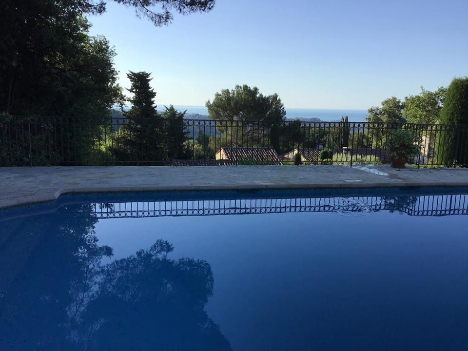 Luxury Villa with Panoramic Views, Pool & Serene Garden Retreat Villa in Saint Paul de Vence