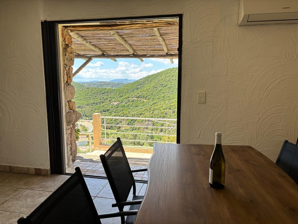 Dining area, Mountain view