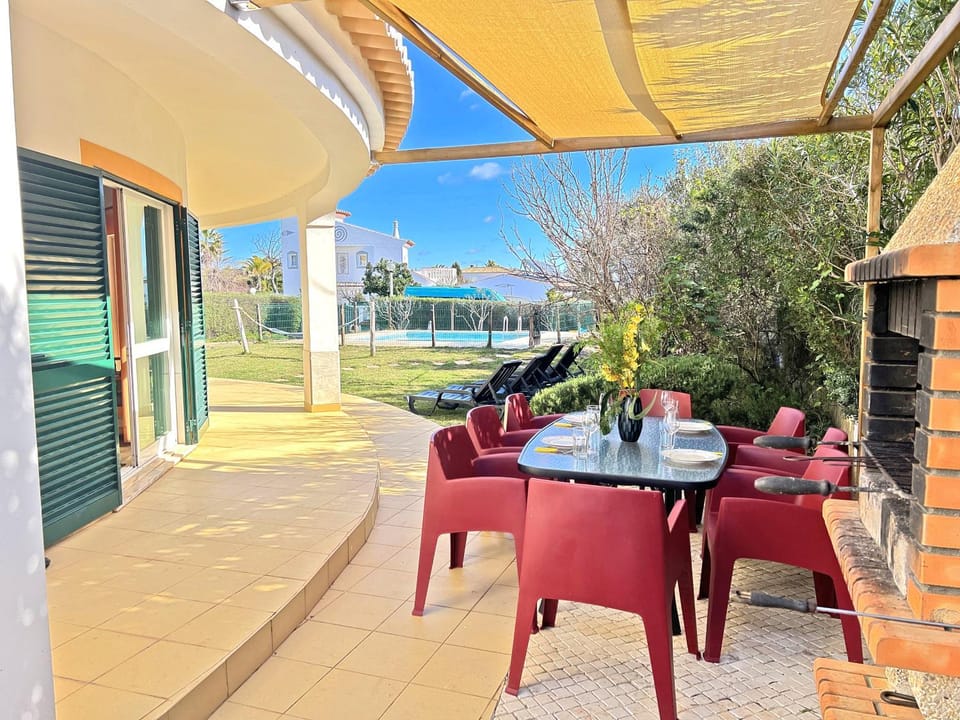 BBQ facilities, Garden, Dining area, Swimming pool