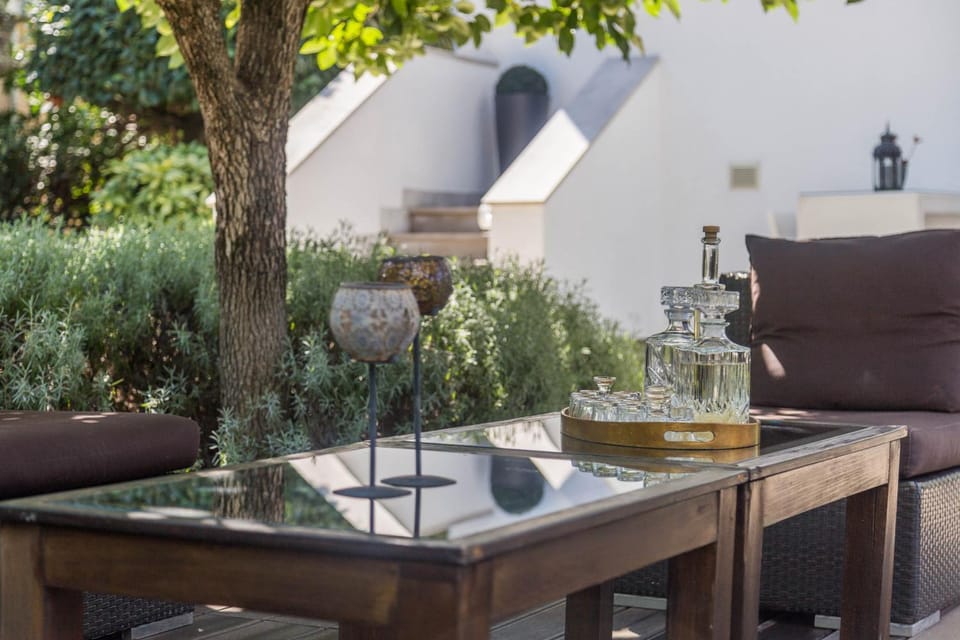 Patio, Facade/entrance, Decorative detail, Garden view