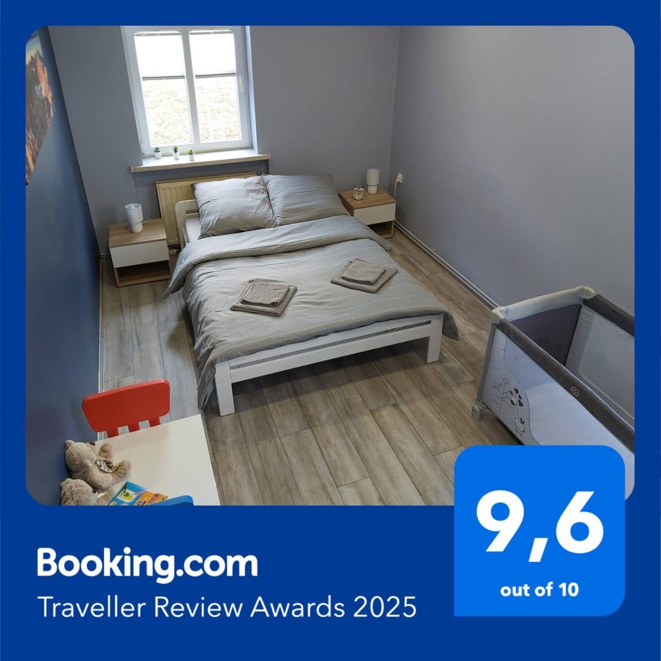 Photo of the whole room, Bedroom, Certificate/Award, towels
