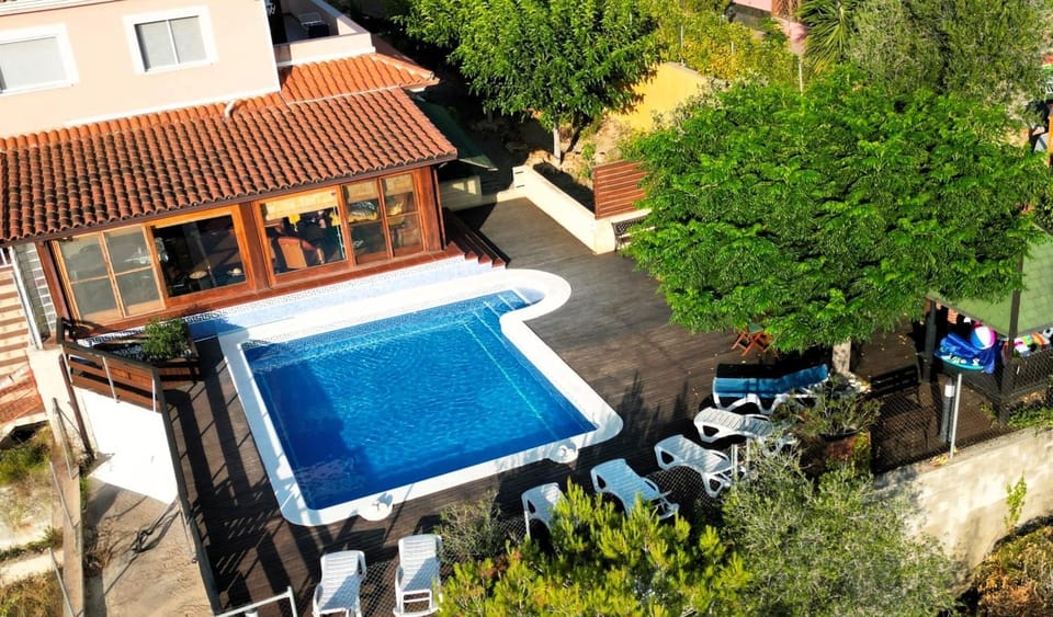 Property building, Bird's eye view, Pool view, Swimming pool
