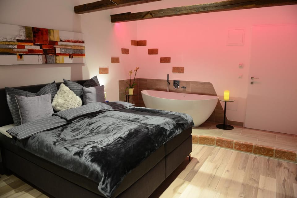 Bed, Photo of the whole room