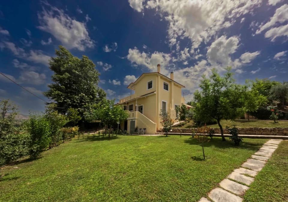 Property building, Day, Natural landscape, Garden, Garden view