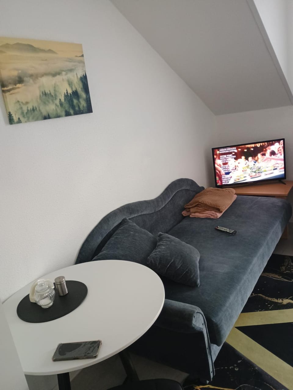 TV and multimedia, Photo of the whole room, Seating area, furniture