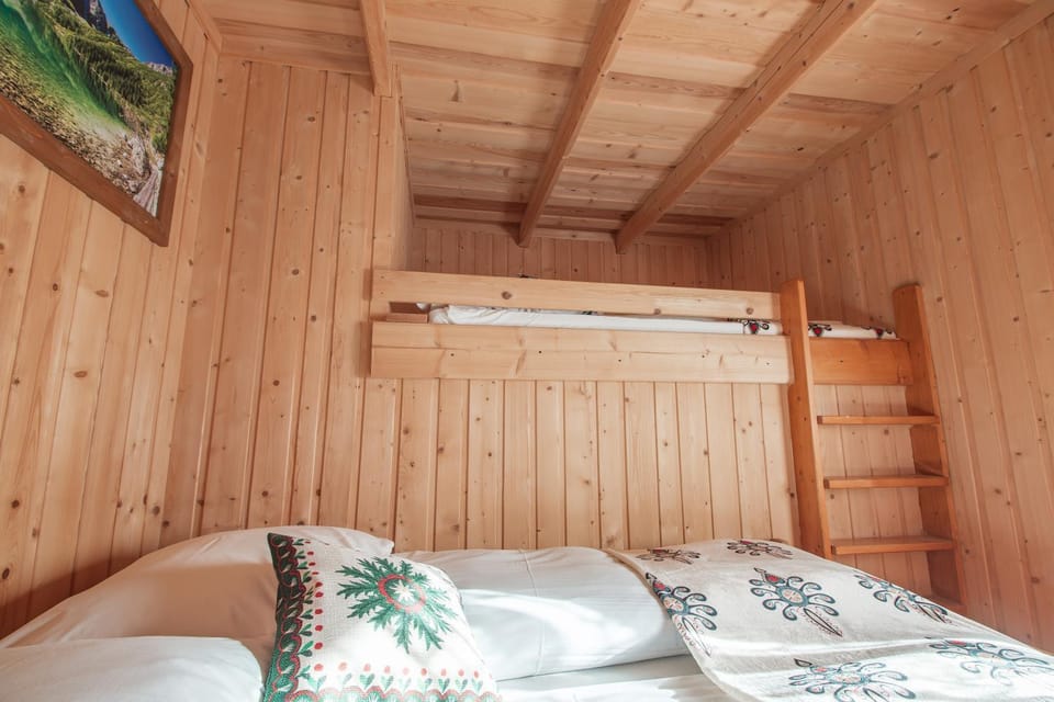 Bedroom, bunk bed