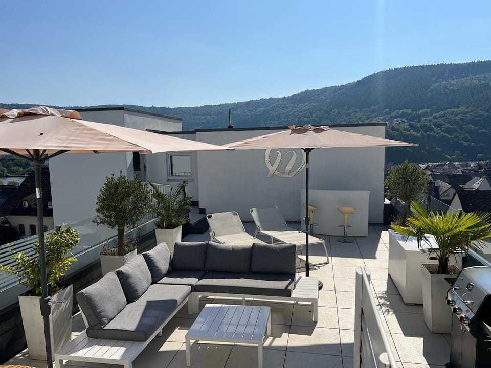 View (from property/room), Balcony/Terrace, Lounge or bar, Mountain view