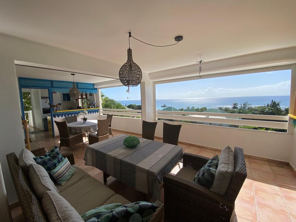 Natural landscape, View (from property/room), Balcony/Terrace, Dining area, Sea view