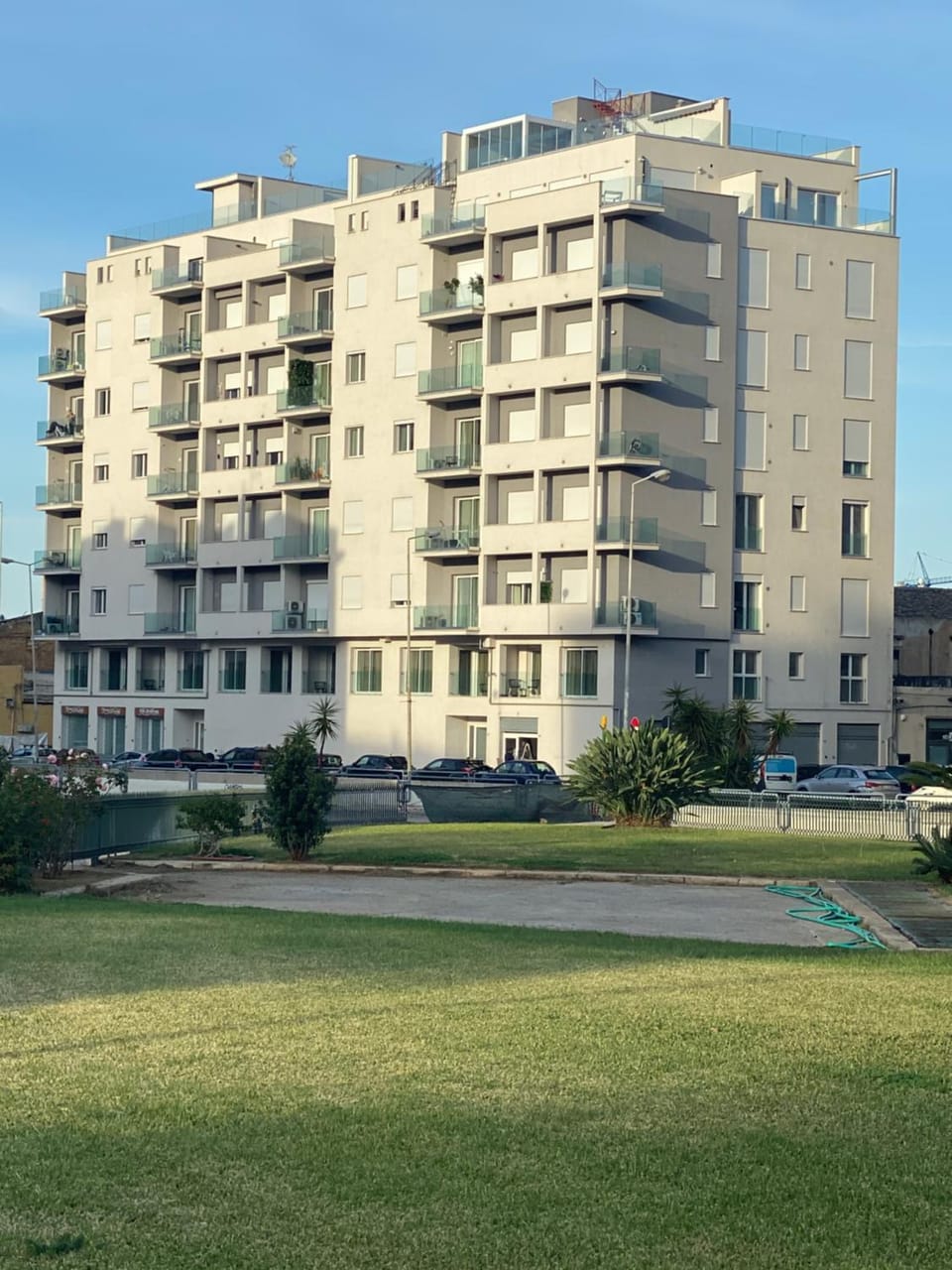 Property building, Neighbourhood, Garden