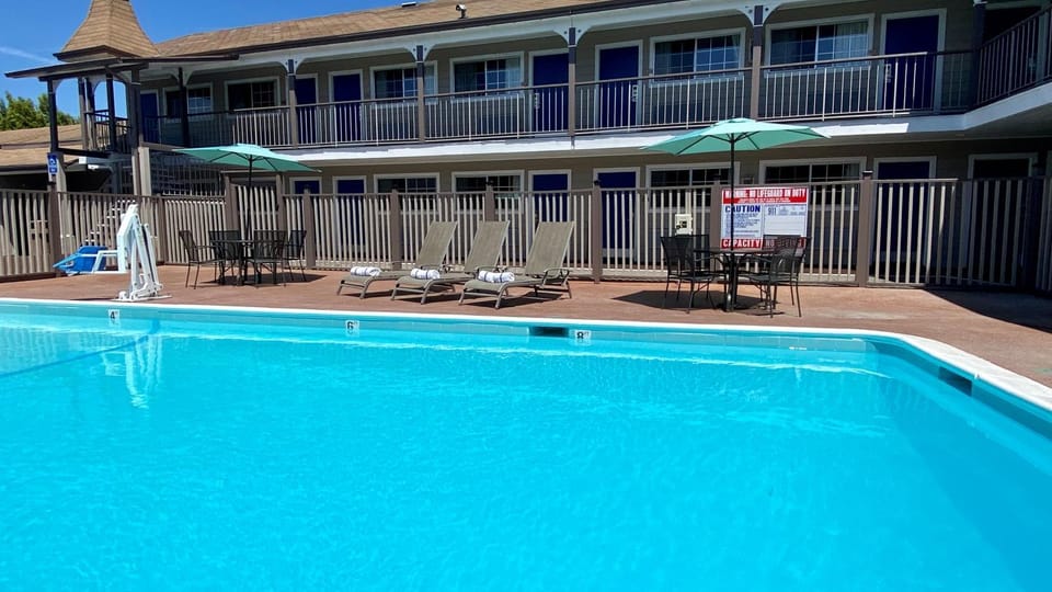 Pool view, Swimming pool