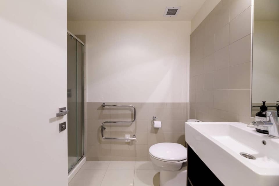 Central Mount Apartment, Quiet and Spacious with Pool Apartment in Bay Of Plenty