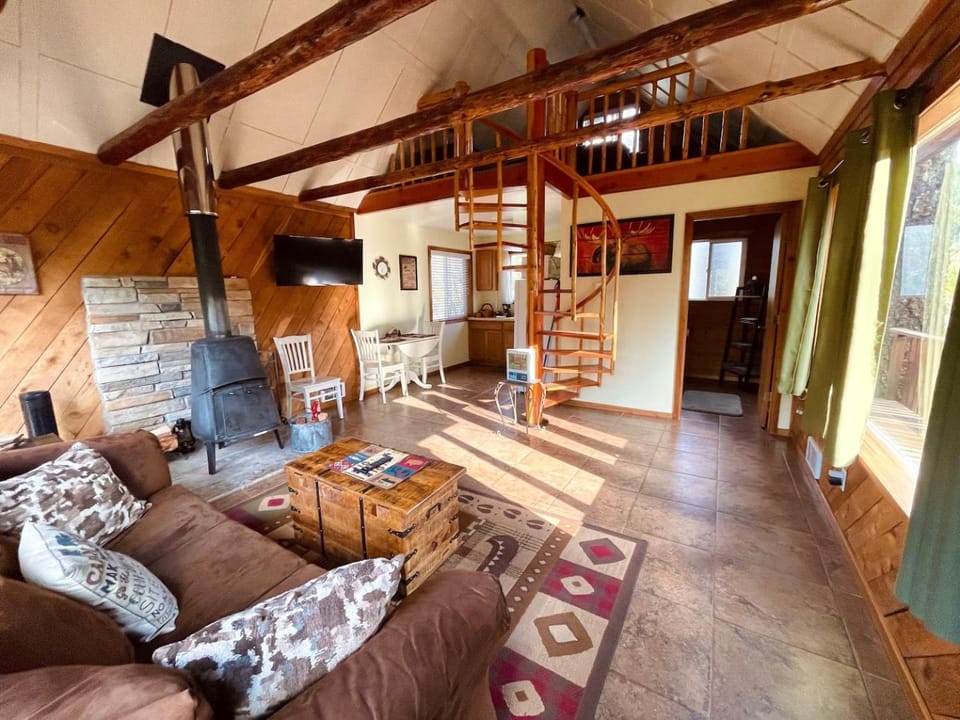 Mt Rainier Little Red Cabin Cabin in Washington