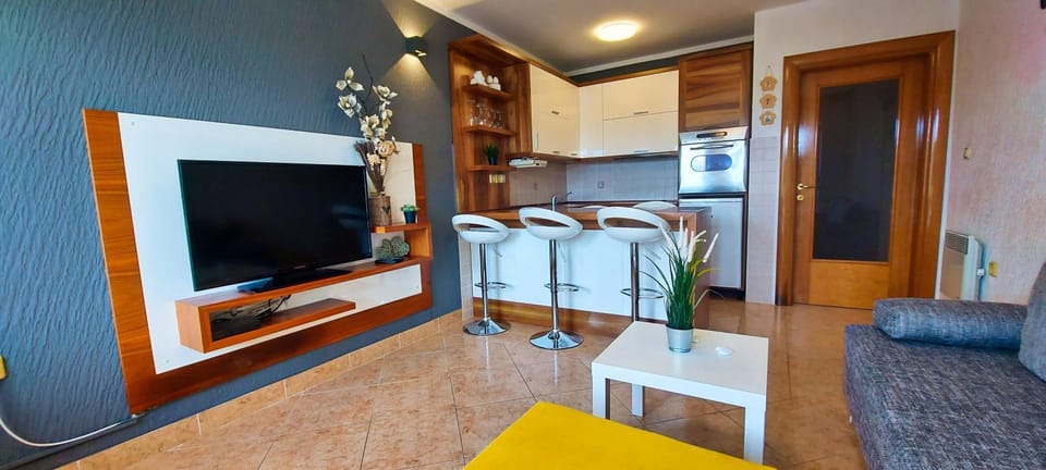 Kitchen or kitchenette, Living room