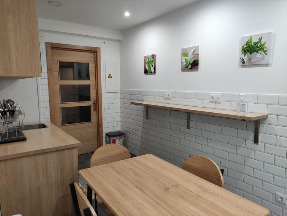 Kitchen or kitchenette, Communal kitchen