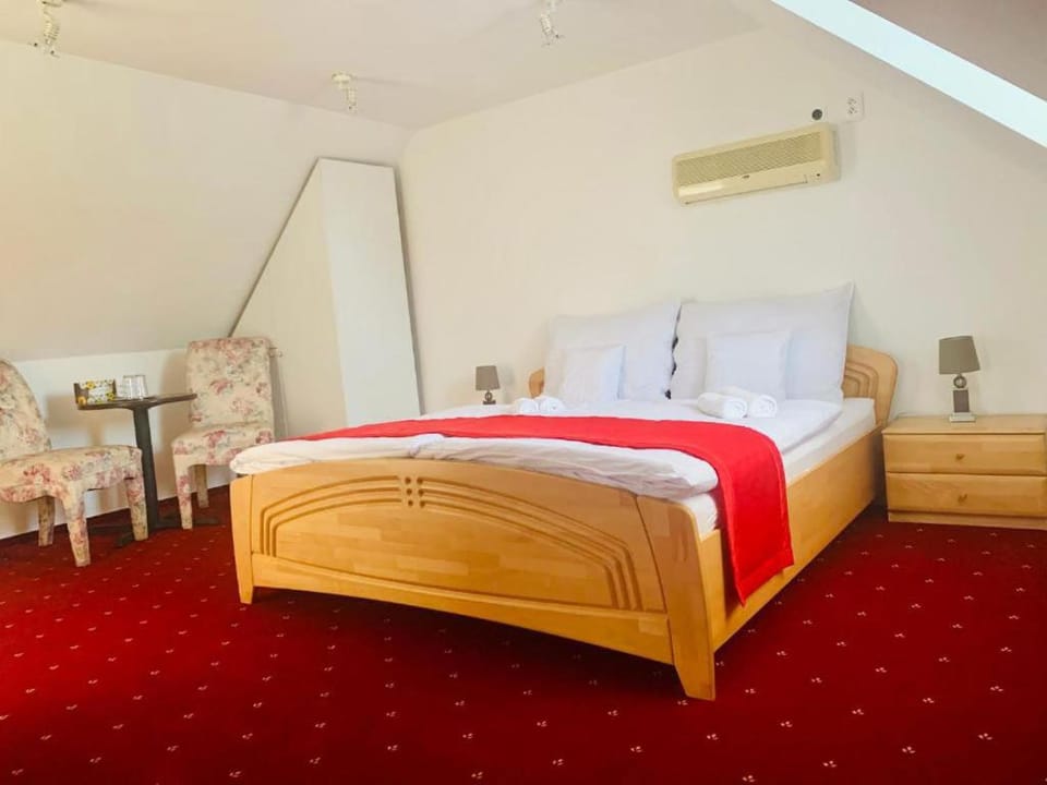 Bed, Bedroom, air conditioner