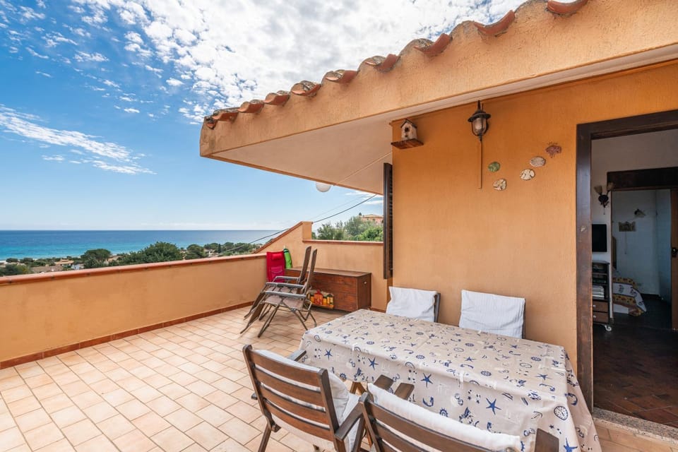 Property building, Balcony/Terrace, Living room