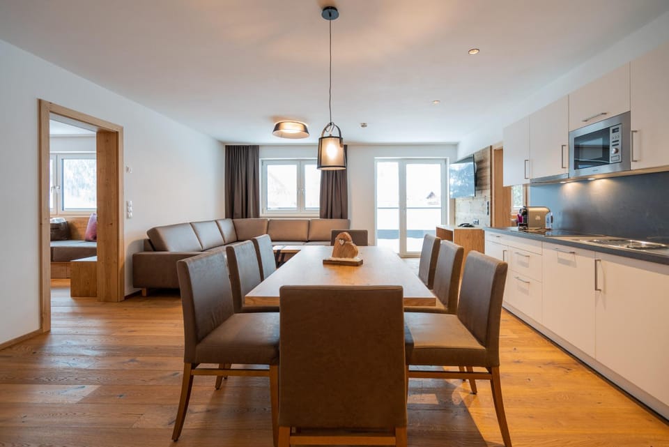Seating area, Dining area