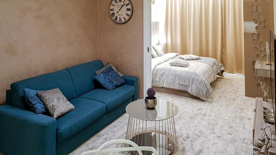 Living room, Photo of the whole room, Seating area, Bedroom