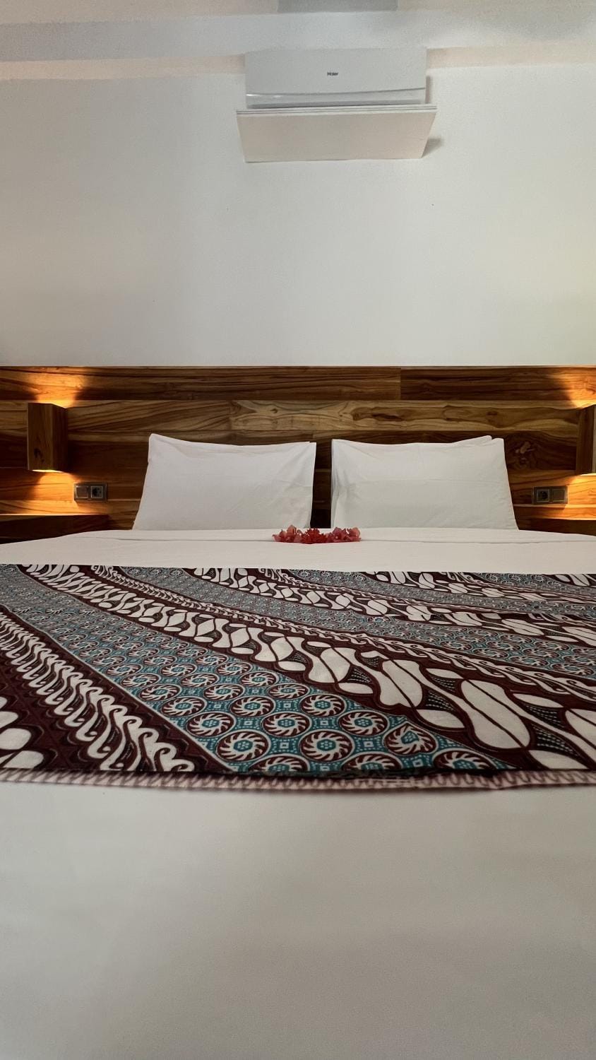 Bed, air conditioner