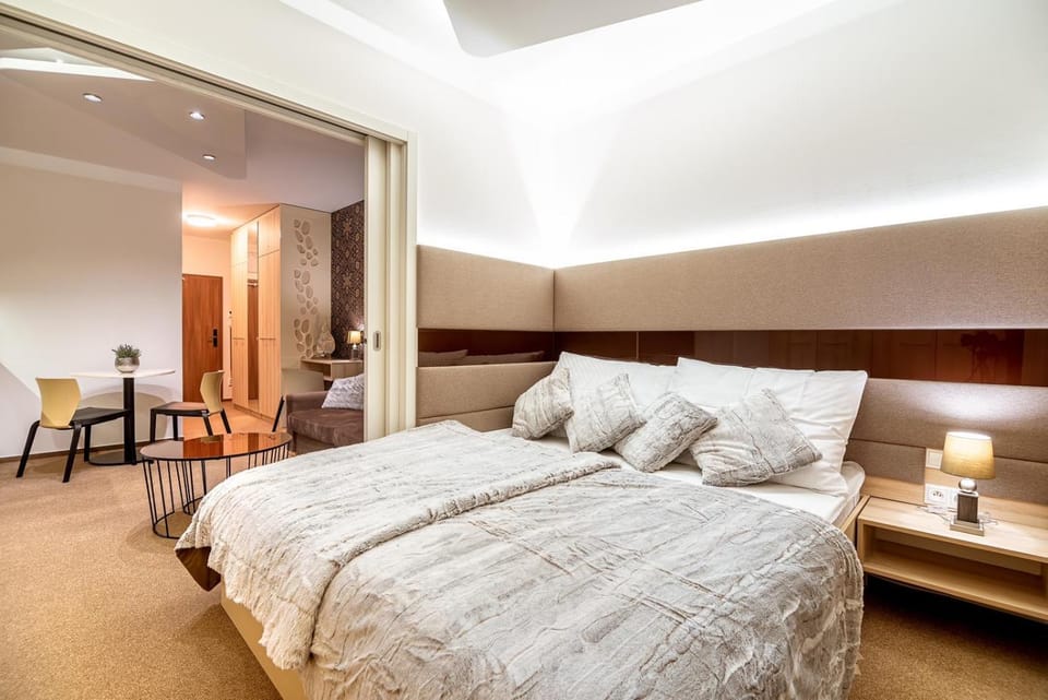 Living room, Photo of the whole room, Bedroom