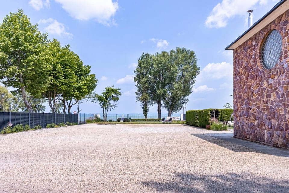 Beach, Parking