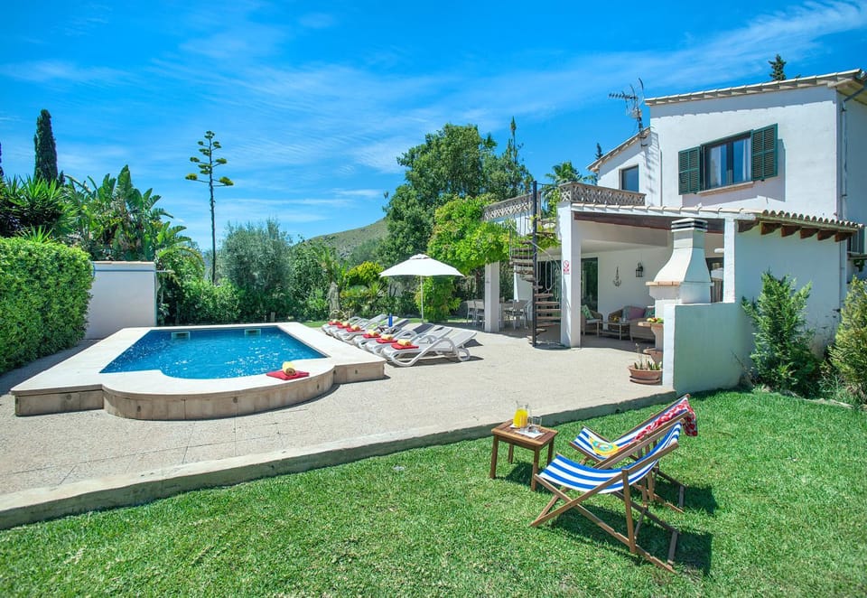 Property building, Garden, Pool view, Swimming pool, sunbed