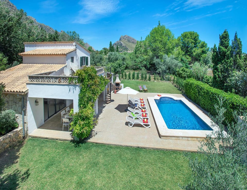Property building, Patio, Garden, Swimming pool, sunbed