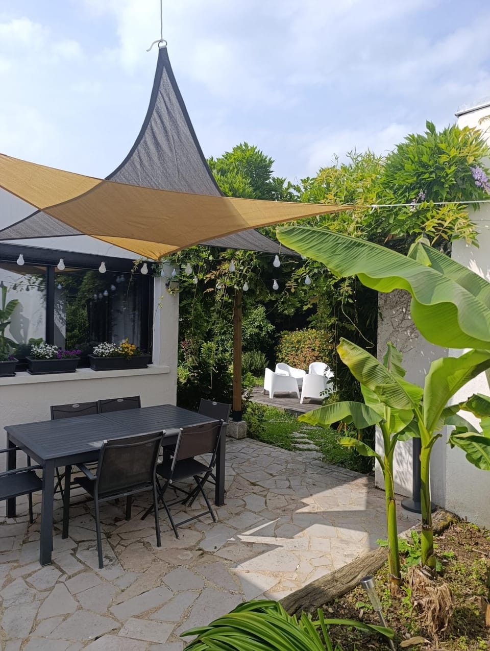 Garden, Dining area