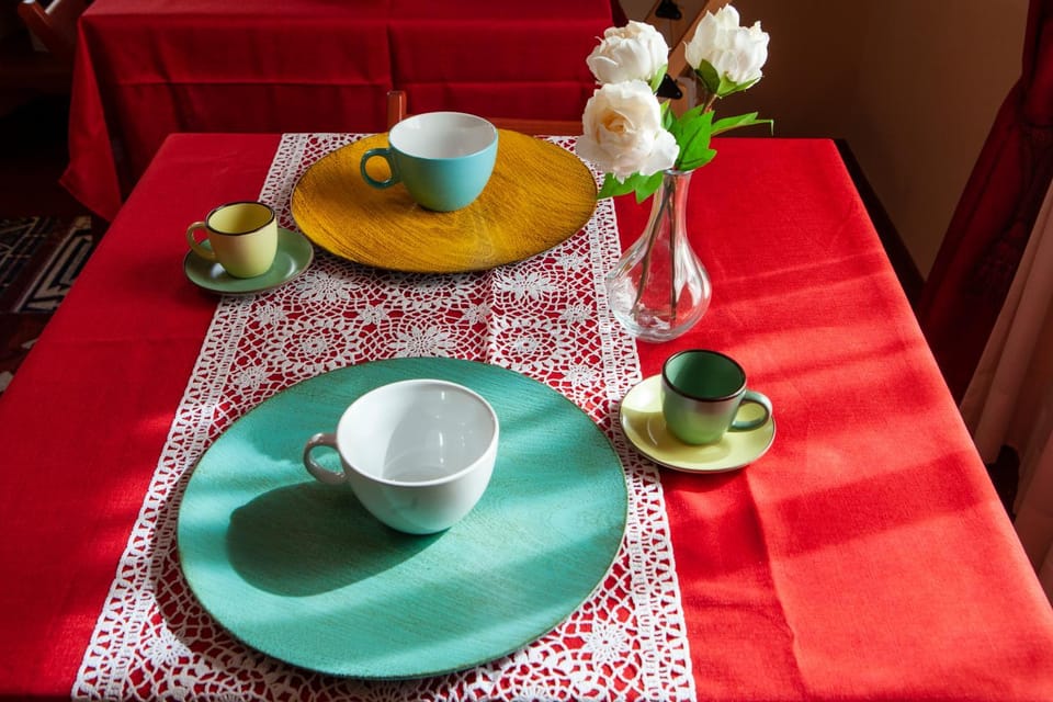Restaurant/places to eat, Coffee/tea facilities, Breakfast, Drinks