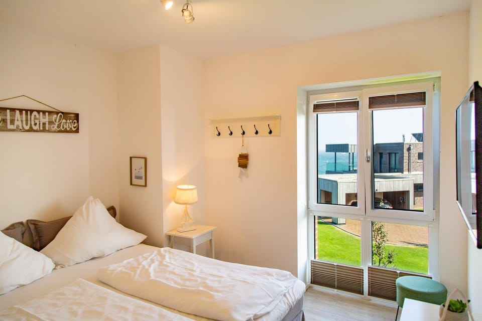Bed, TV and multimedia, View (from property/room), Bedroom