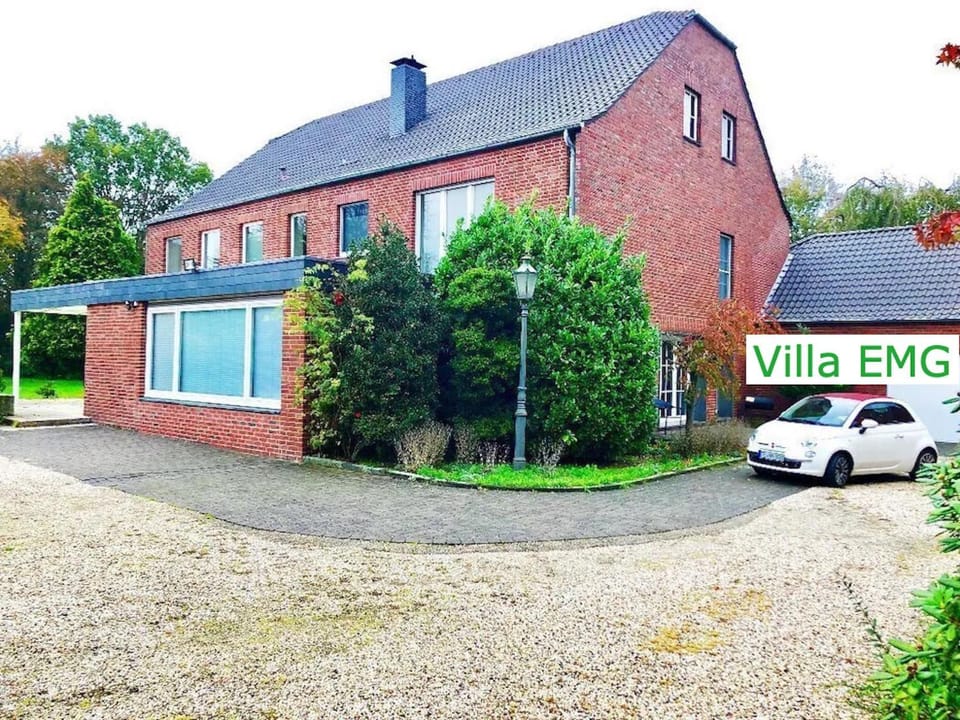 Property building, Spring, Day, Garden