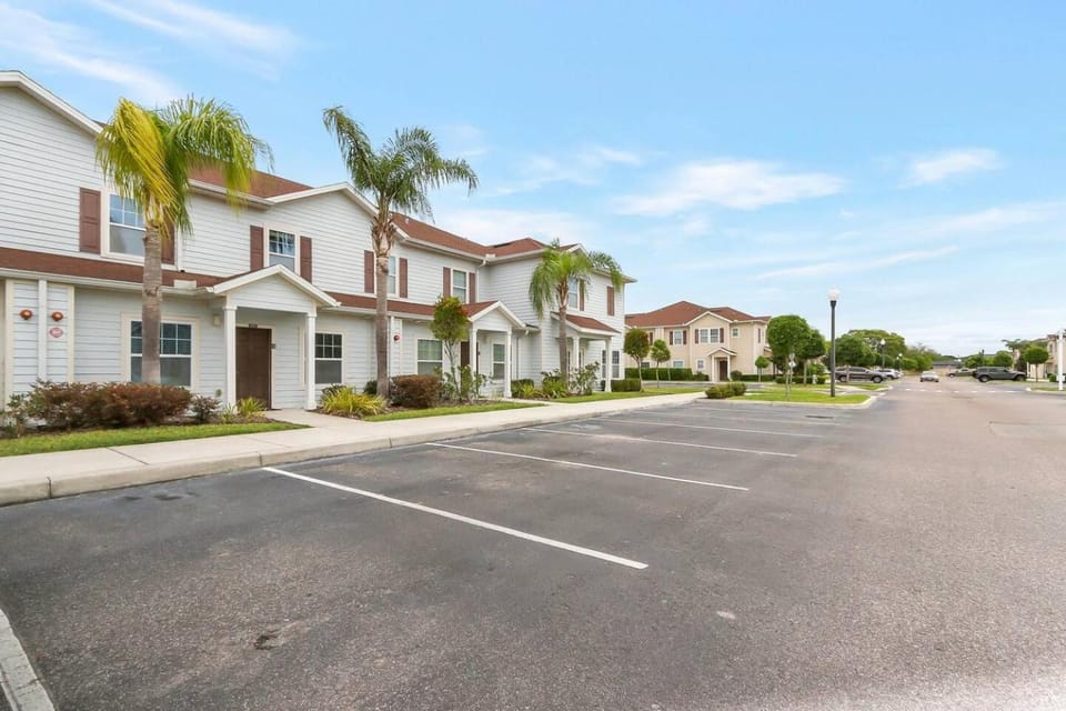 Amazing Townhouse in gated community 10' to Disney! House in Four Corners