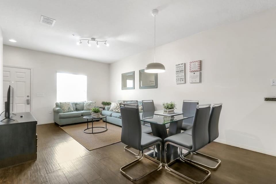 Amazing Townhouse in gated community 10' to Disney! House in Four Corners