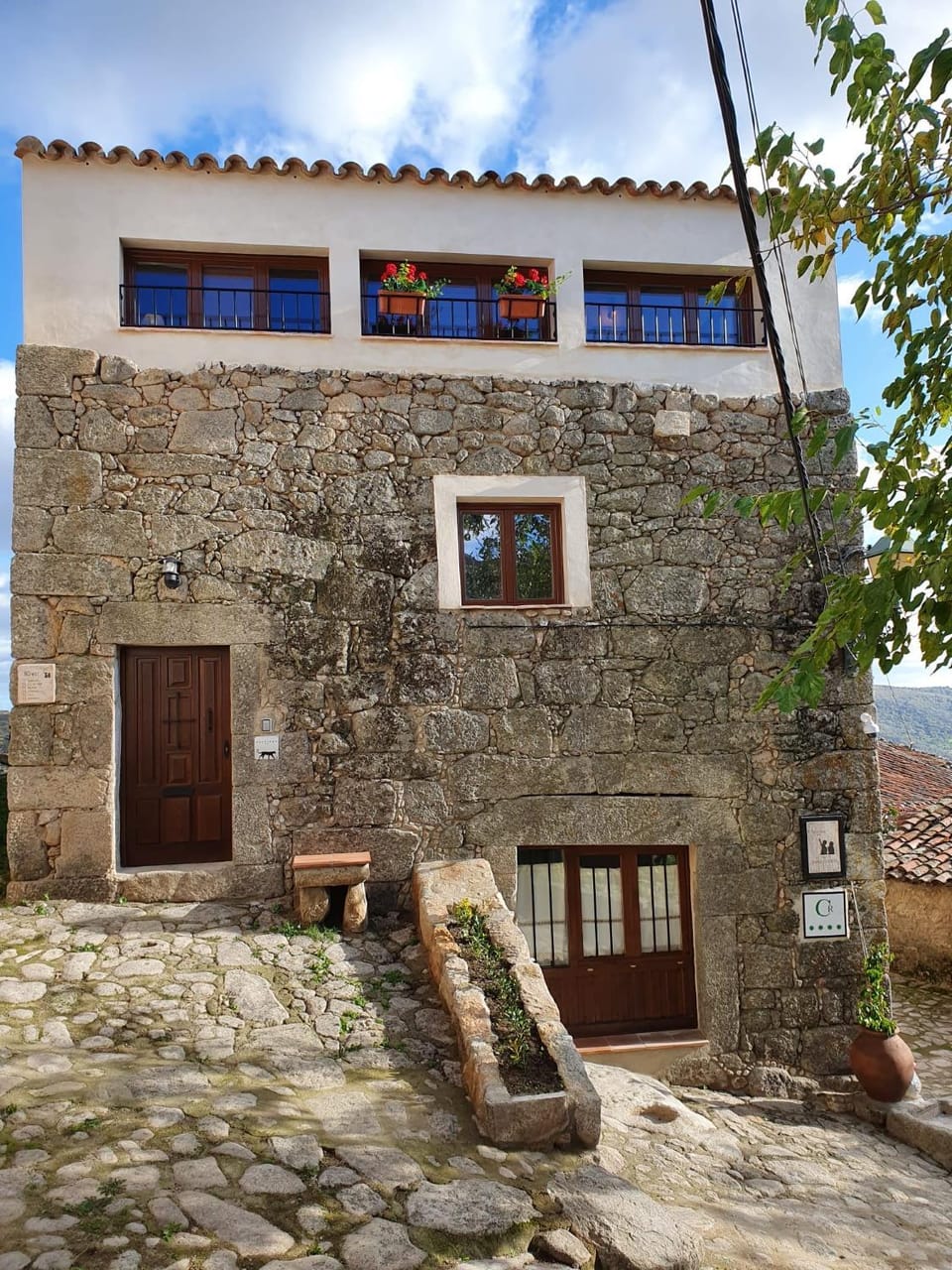 Facade/entrance