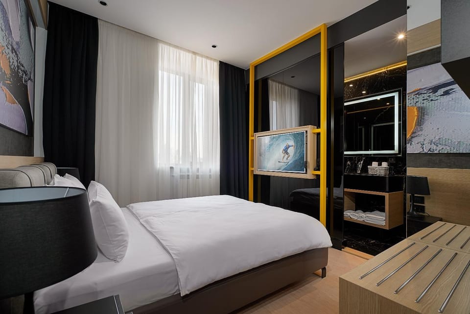 Bed, Photo of the whole room, Bedroom