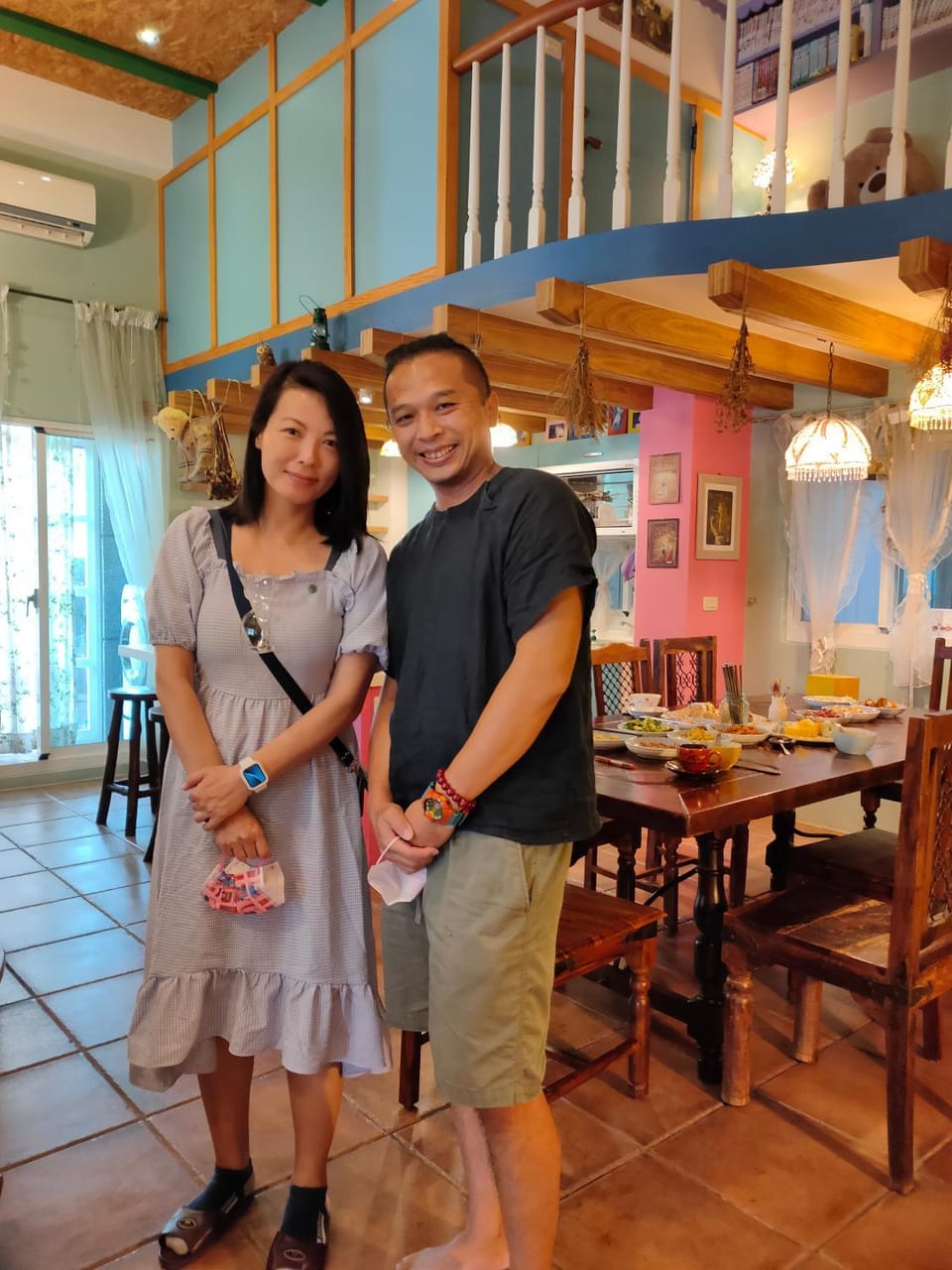 Restaurant/places to eat, People, Food