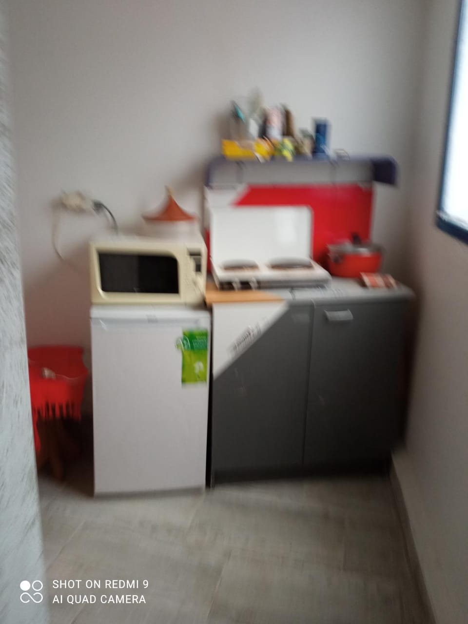 Kitchen or kitchenette, minibar, stove