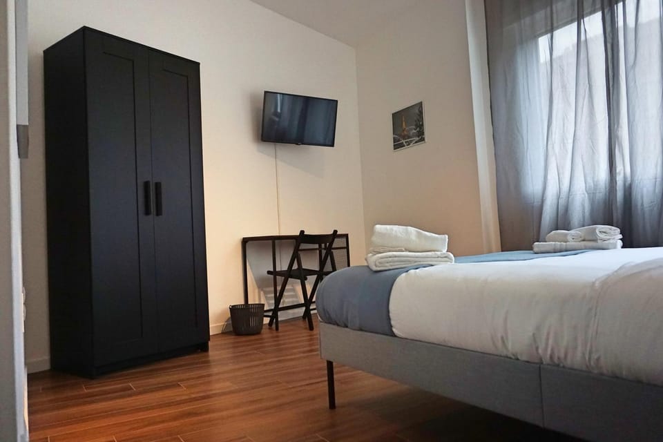 Communal lounge/ TV room, Bed, TV and multimedia, Photo of the whole room, Bedroom