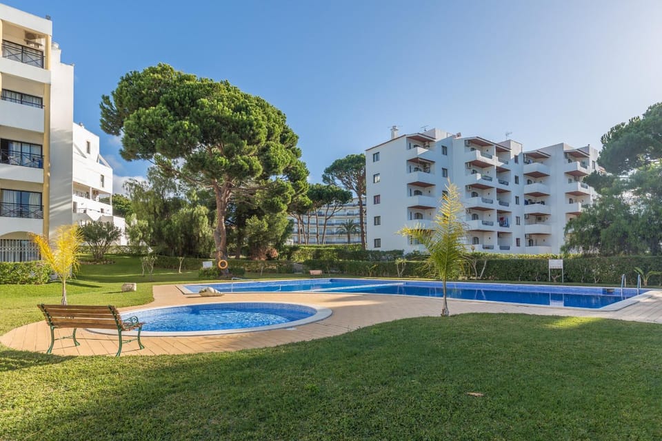 Property building, Garden, Swimming pool, Swimming pool