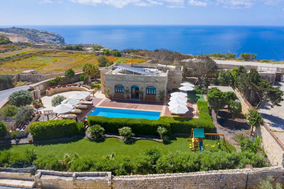 Property building, Day, Natural landscape, Bird's eye view, Pool view, Sea view, Swimming pool, sunbed