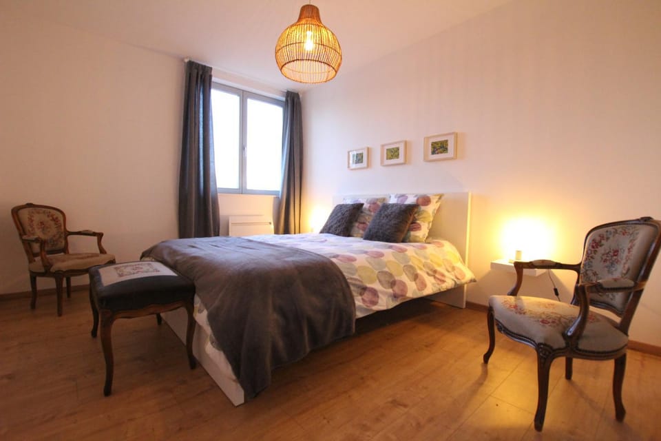 Bed, Photo of the whole room, Bedroom
