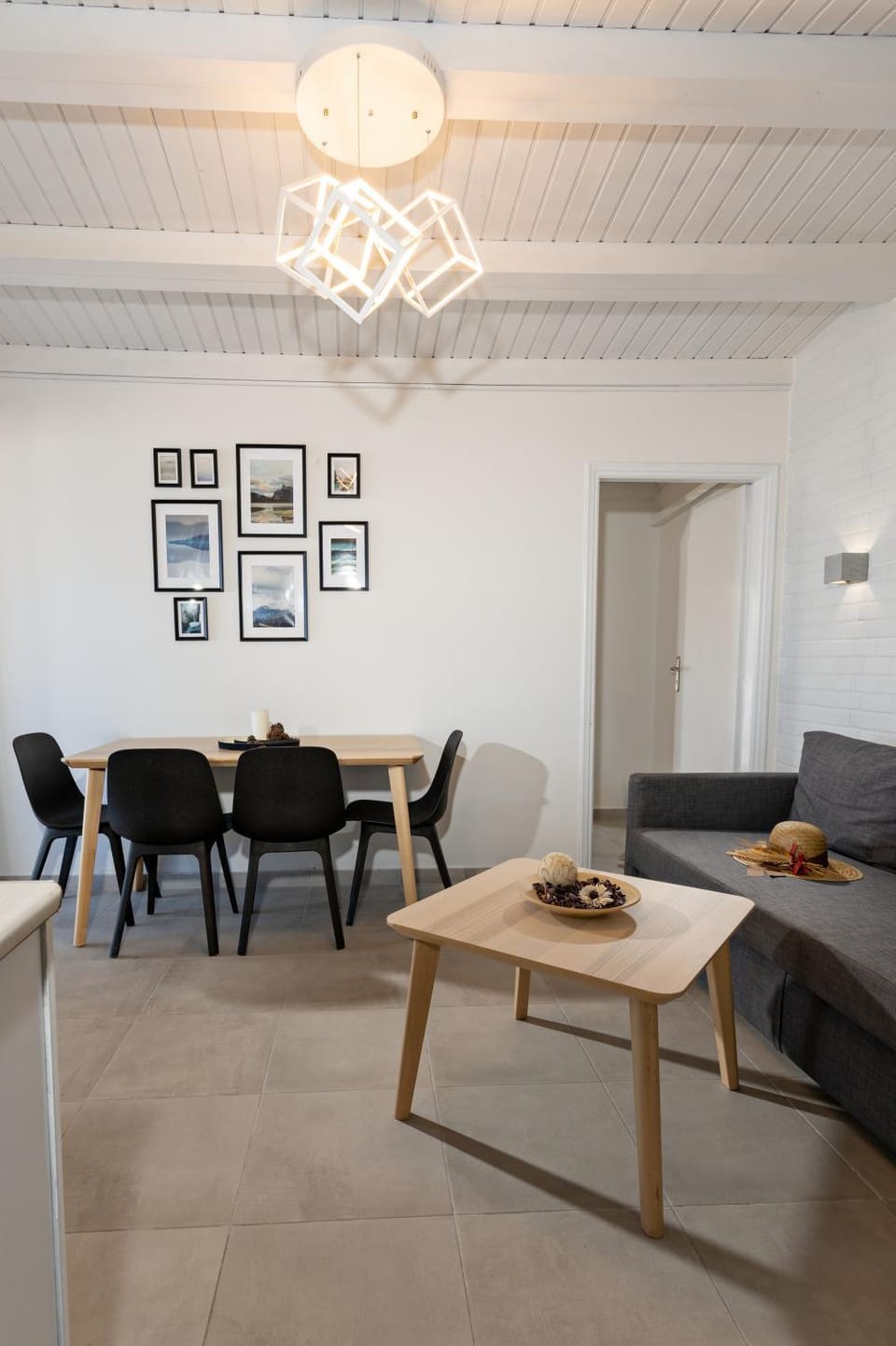 Living room, Decorative detail, Dining area