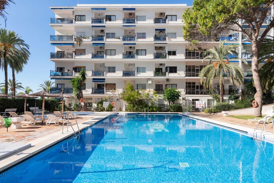 Property building, Swimming pool, Swimming pool