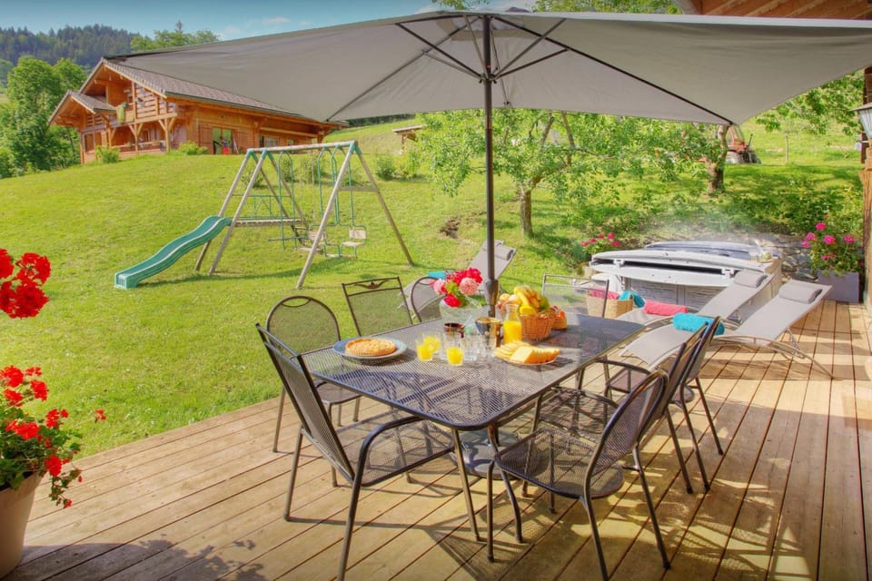 Spring, Day, Garden, Hot Tub, Balcony/Terrace, Dining area, Garden view, sunbed