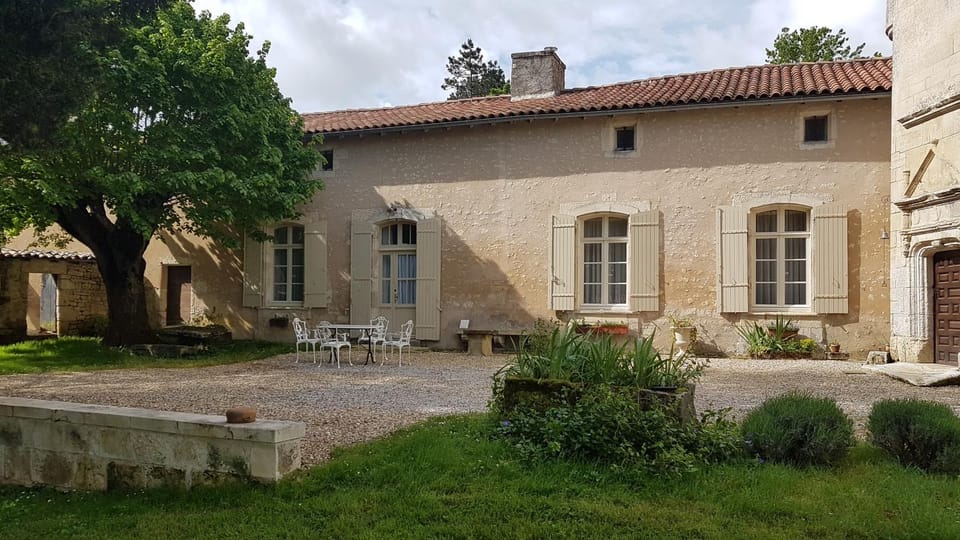 Gite du Château de Pernan House in Nouvelle-Aquitaine