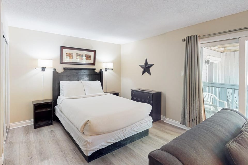 Condo 206 at North Creek Resort Hotel in Grey Highlands
