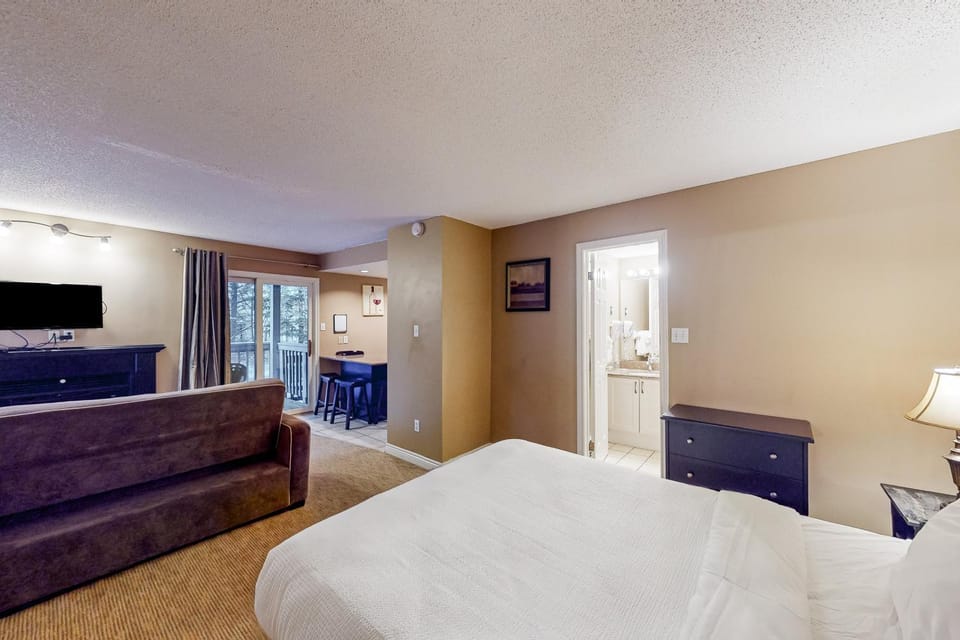 Condo 503 at North Creek Resort Hotel in Grey Highlands