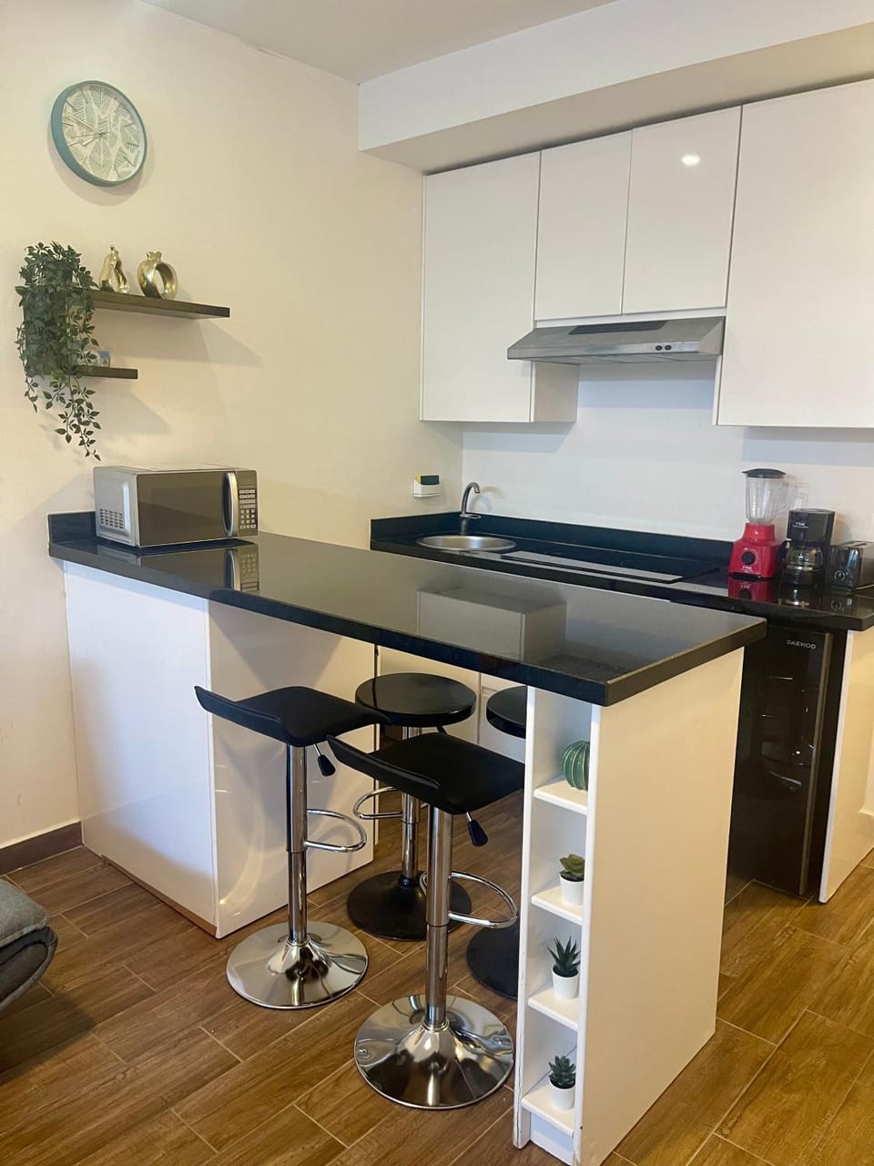 Kitchen or kitchenette, Dining area, stove